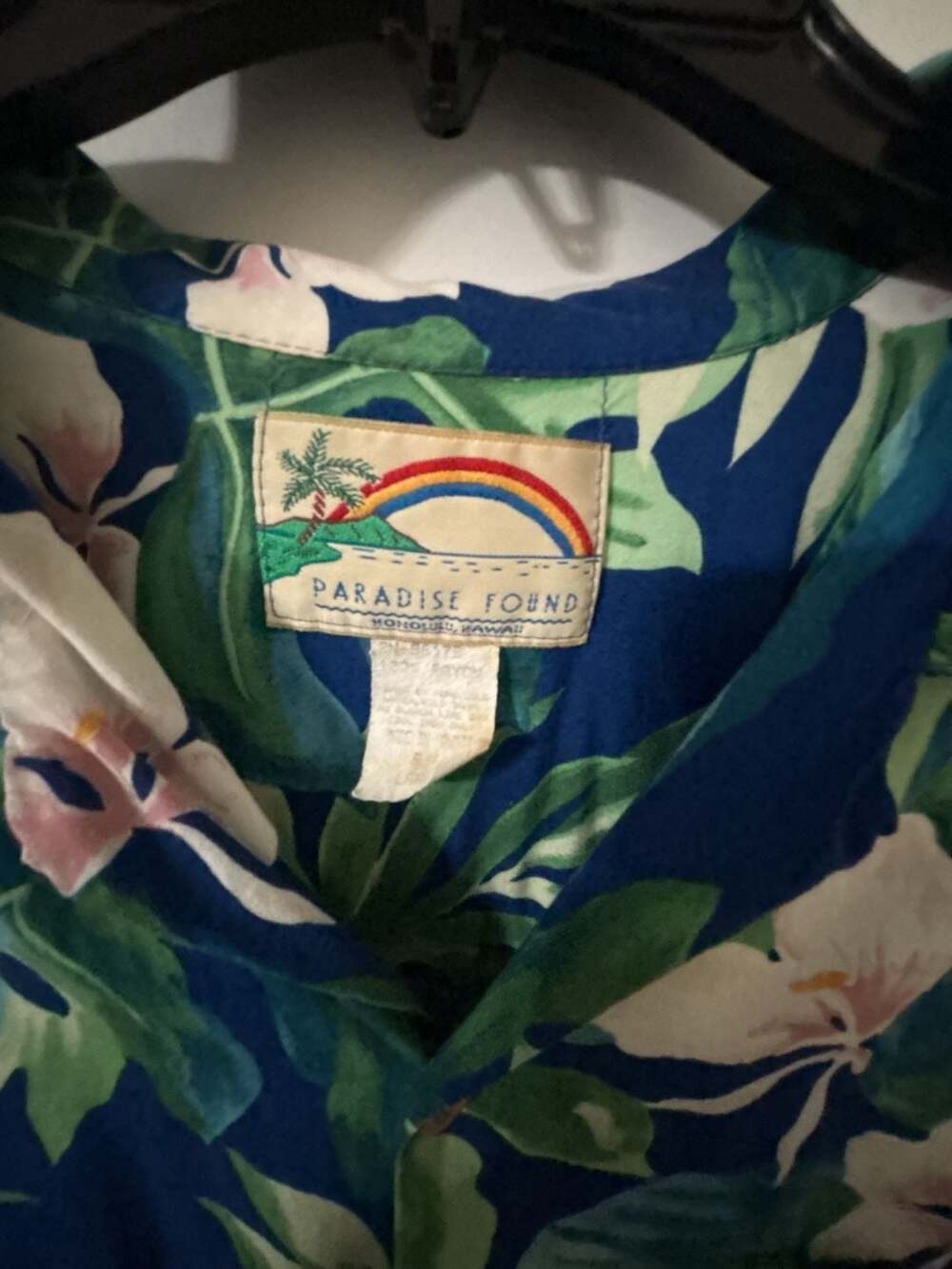 Paradise Found Vintage Men's Blue Floral Rayon Hawaiian Button-Down Shirt